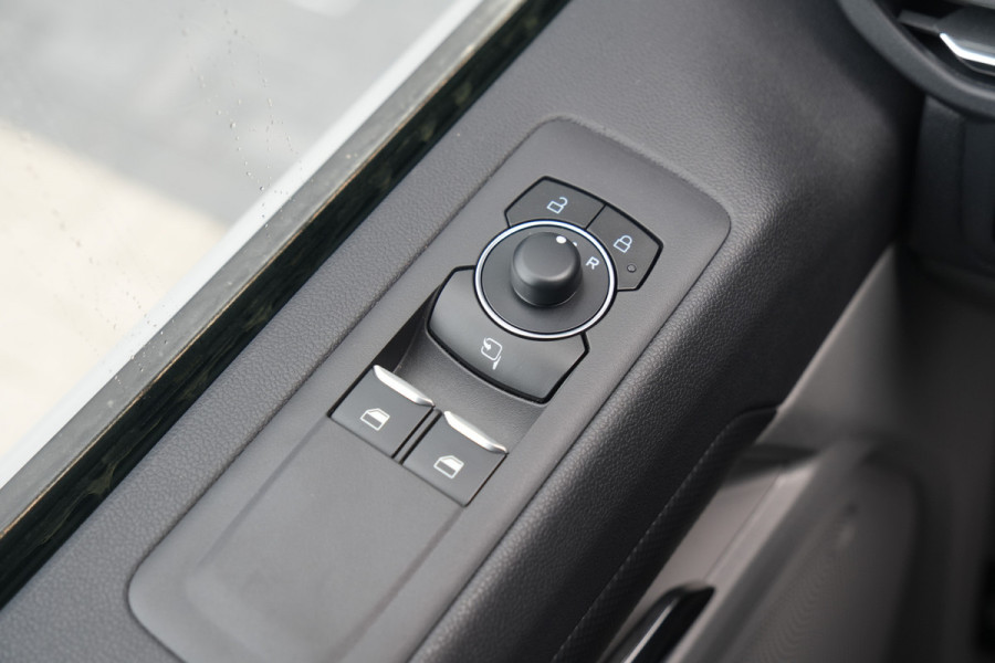 Ford E-Transit Custom 320 L1H1 Limited 71 kWh 218pk - Stoel + Stoel - Keyless - Stoelverwarming - Camera - Carplay - Rijklaar