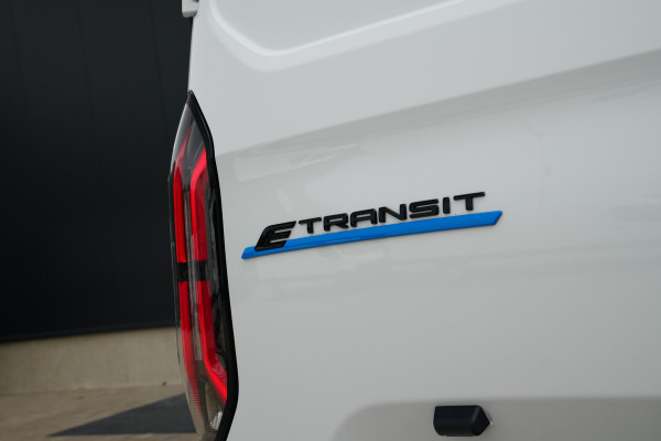 Ford E-Transit Custom 320 L1H1 Limited 71 kWh 218pk - Keyless - Stoelverwarming - Camera - Carplay - Rijklaar