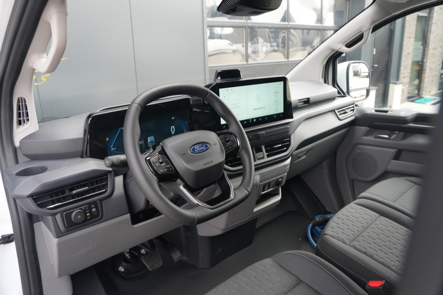 Ford E-Transit Custom 320 L1H1 Limited 71 kWh 218pk - Keyless - Stoelverwarming - Camera - Carplay - Rijklaar