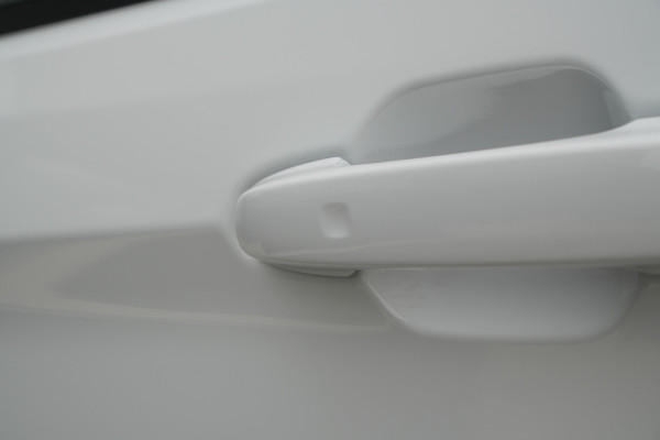 Ford E-Transit Custom 320 L1H1 Limited 71 kWh 218pk - Keyless - Stoelverwarming - Camera - Carplay - Rijklaar