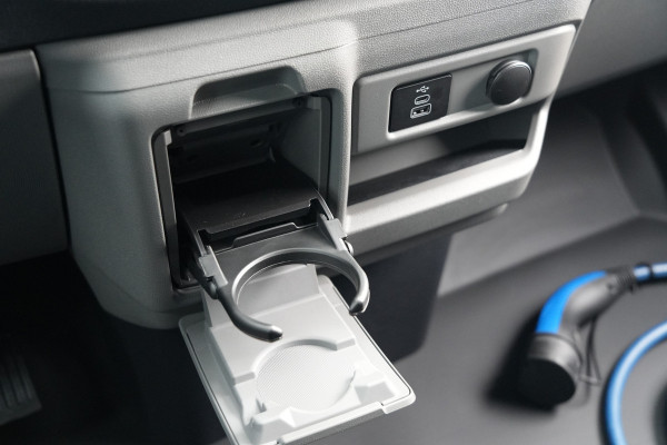 Ford E-Transit Custom 320 L1H1 Limited 71 kWh 218pk - Stoel + Stoel - Keyless - Stoelverwarming - Camera - Carplay - Rijklaar