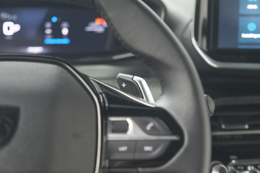Peugeot 2008 Hybrid 136 e-DCS6 Allure | VOORZIEN VAN DE JUISTE OPTIES | 360 Camera | Adaptieve Cruise Control | Dodehoekdetectie | Navigatie