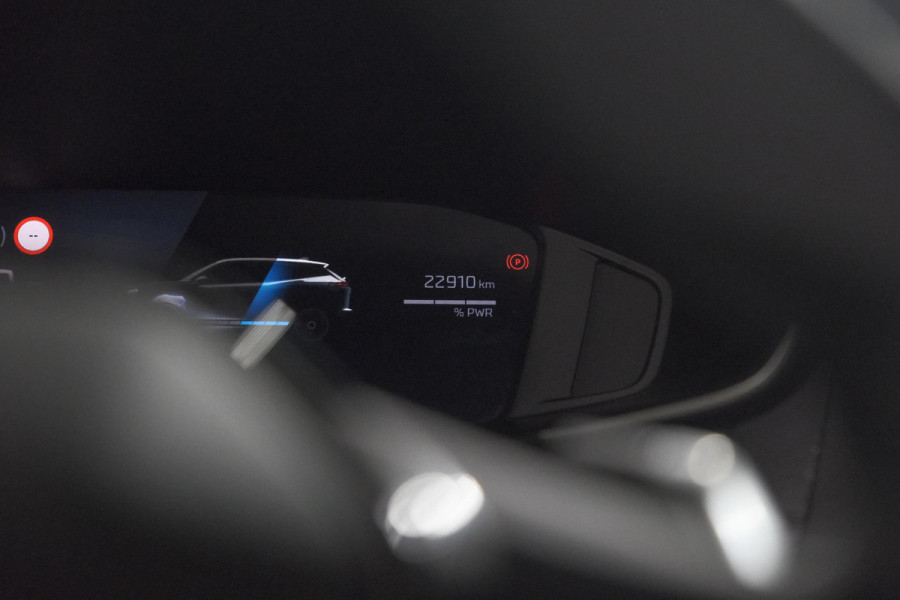 Peugeot 2008 Hybrid 136 e-DCS6 Allure | VOORZIEN VAN DE JUISTE OPTIES | 360 Camera | Adaptieve Cruise Control | Dodehoekdetectie | Navigatie