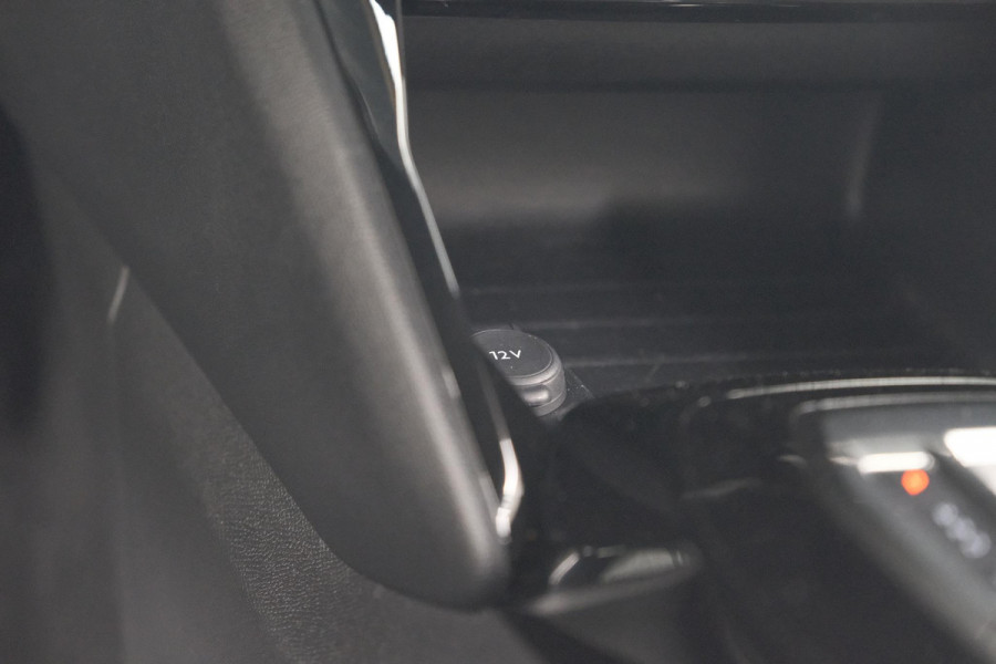Peugeot 2008 Hybrid 136 e-DCS6 Allure | VOORZIEN VAN DE JUISTE OPTIES | 360 Camera | Adaptieve Cruise Control | Dodehoekdetectie | Navigatie