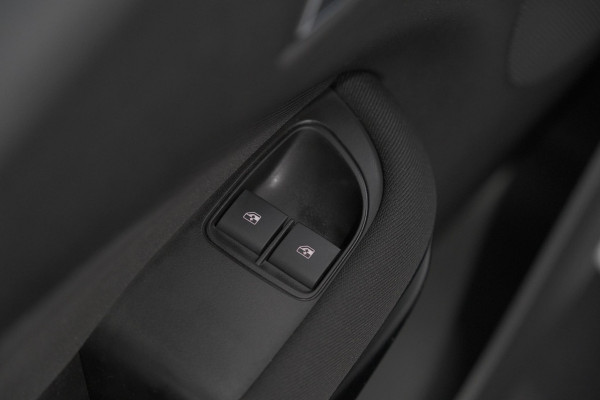 Opel ADAM 1.0 Turbo Jam Favourite | Allseason Banden | Bluetooth Radio | Cruise Control | 16 Inch Lichtmetalen Velgen