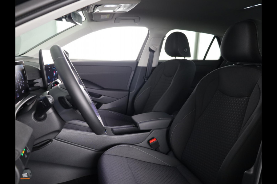 Volkswagen T-Roc 1.5 eTsi Life First Edition 115PK DSG | Beschikbaar vanaf 3-7-2026 |Verlengde garantie | 18" Lm velgen | Stoel- en stuurverwarming |