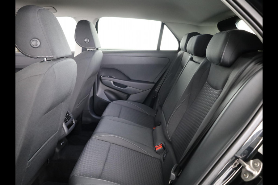 Volkswagen T-Roc 1.5 eTsi Life First Edition 115PK DSG | Beschikbaar vanaf 3-7-2026 |Verlengde garantie | 18" Lm velgen | Stoel- en stuurverwarming |