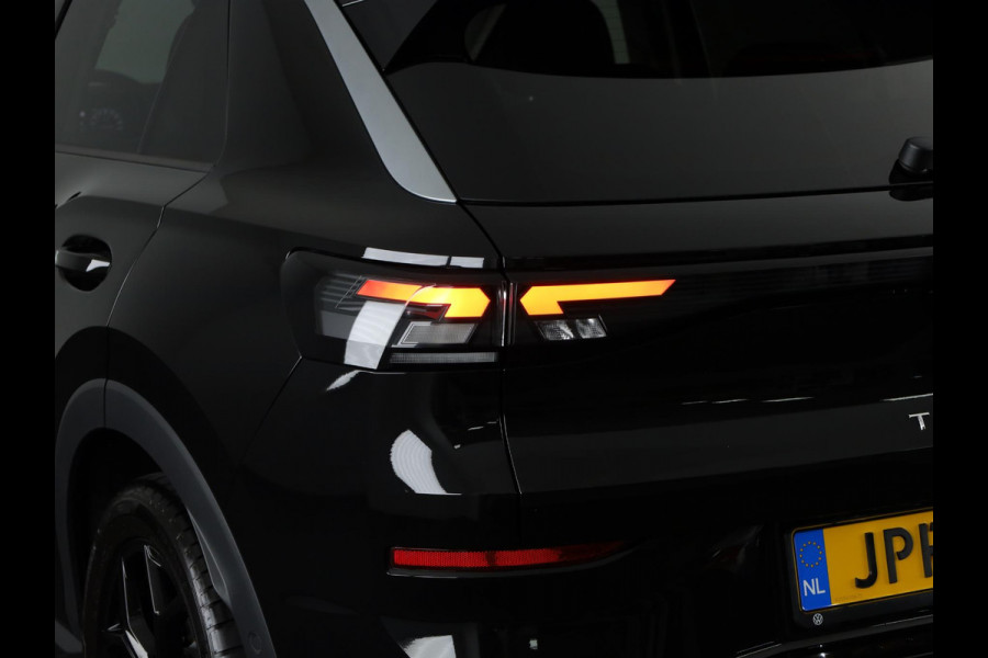 Volkswagen T-Roc 1.5 eTsi Life First Edition 115PK DSG | Beschikbaar vanaf 3-7-2026 |Verlengde garantie | 18" Lm velgen | Stoel- en stuurverwarming |