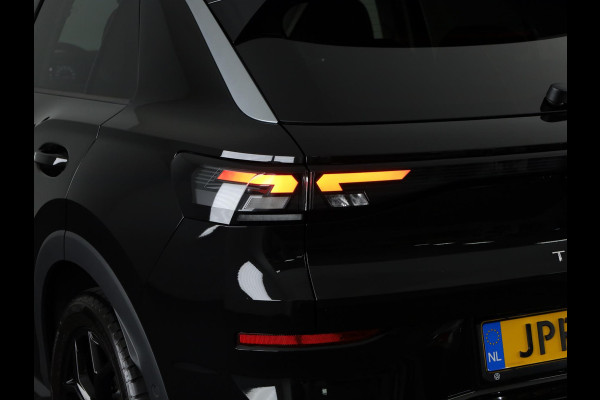Volkswagen T-Roc 1.5 eTsi Life First Edition 115PK DSG | Beschikbaar vanaf 3-7-2026 |Verlengde garantie | 18" Lm velgen | Stoel- en stuurverwarming |
