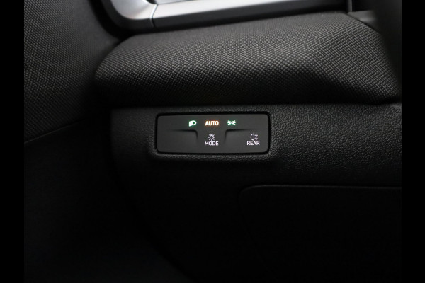 Volkswagen T-Roc 1.5 eTsi Life First Edition 115PK DSG | Beschikbaar vanaf 3-7-2026 |Verlengde garantie | 18" Lm velgen | Stoel- en stuurverwarming |