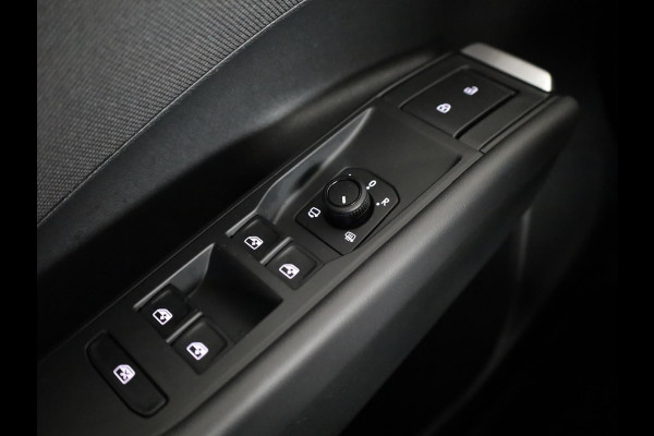 Volkswagen T-Roc 1.5 eTsi Life First Edition 115PK DSG | Beschikbaar vanaf 3-7-2026 |Verlengde garantie | 18" Lm velgen | Stoel- en stuurverwarming |