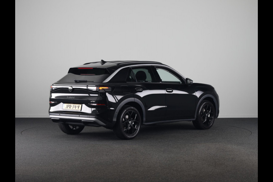 Volkswagen T-Roc 1.5 eTsi Life First Edition 115PK DSG | Beschikbaar vanaf 3-7-2026 |Verlengde garantie | 18" Lm velgen | Stoel- en stuurverwarming |