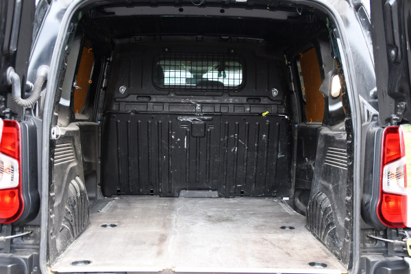 Citroën Berlingo 1.5 BlueHDI Black Edition Cruise, Carplay, Sensoren, 102pk, Multimedia, Trekhaak, Keyless, Uniek!