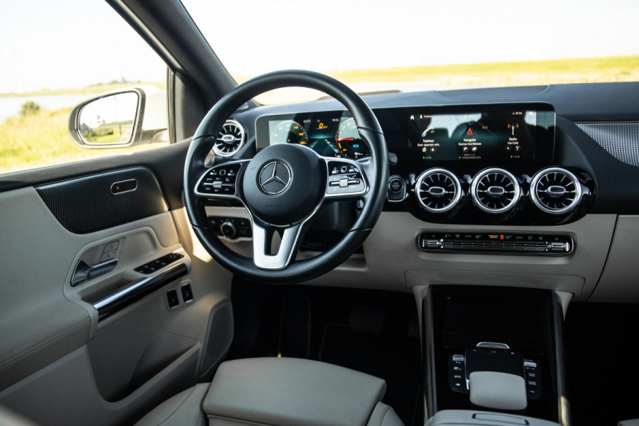 Mercedes-Benz B-Klasse 250 e Business Solution Luxury Limited CARPLAY / AMBILIGHT / STOELVERWARMING / CAMERA / DEALER ONDERHOUDEN