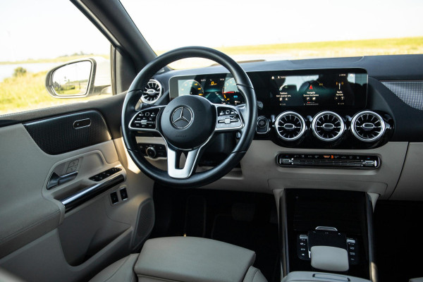 Mercedes-Benz B-Klasse 250 e Business Solution Luxury Limited CARPLAY / AMBILIGHT / STOELVERWARMING / CAMERA / DEALER ONDERHOUDEN