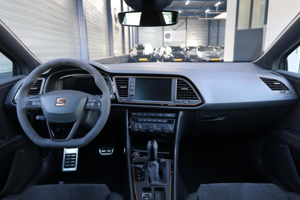 Seat Leon ST 2.0 TSI 4DRIVE CUPRA R 300+PK LED/CARBON/VIRTUAL/SFEER/PANO/ALCANTARA+S.VERWARMING/19" LMV/CAM/ACC/12 MND GARANTIE!
