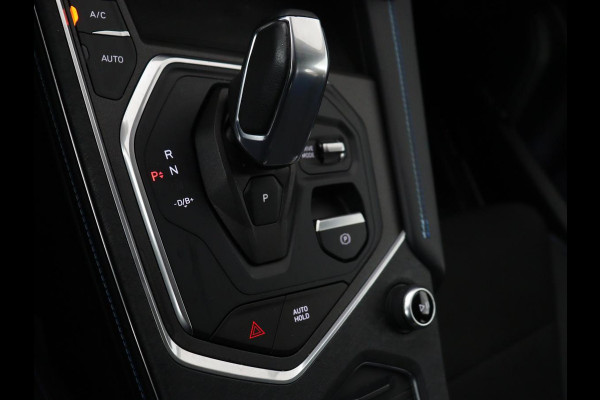 Lynk & Co 01 1.5 SOH 90.1 | Panoramadak | Trekhaak | Infinity by harman | Adaptive cruise | Full LED | Carplay | Camera | Sfeerverlichting | Dodehoek detectie |