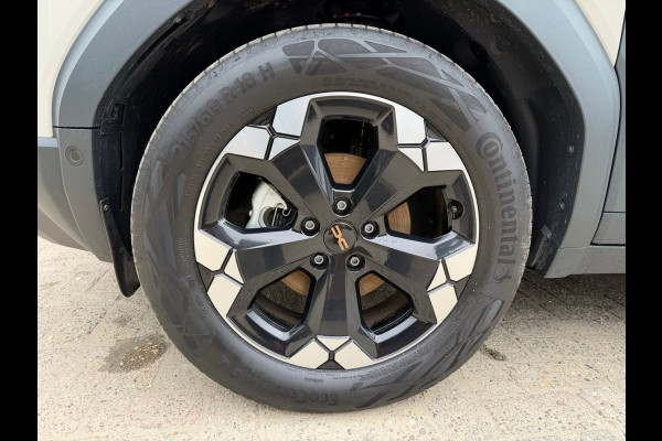 Dacia Duster 1.6 Hybrid 140 Extreme CarPlay / Camera / P-sensoren V&A / LM 18''