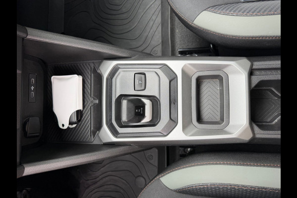 Dacia Duster 1.6 Hybrid 140 Extreme CarPlay / Camera / P-sensoren V&A / LM 18''