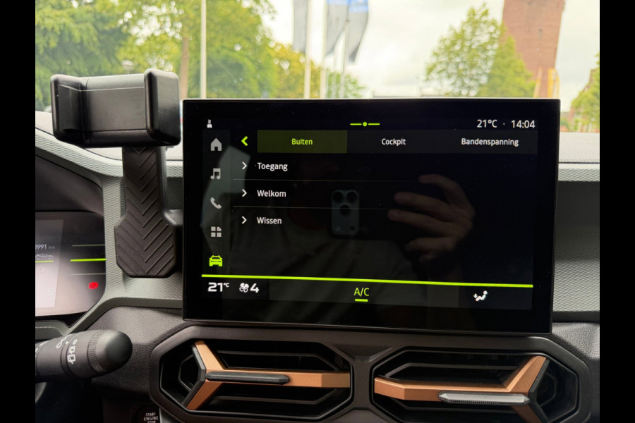 Dacia Duster 1.6 Hybrid 140 Extreme CarPlay / Camera / P-sensoren V&A / LM 18''