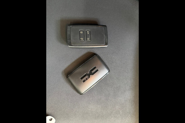 Dacia Duster 1.6 Hybrid 140 Extreme CarPlay / Camera / P-sensoren V&A / LM 18''