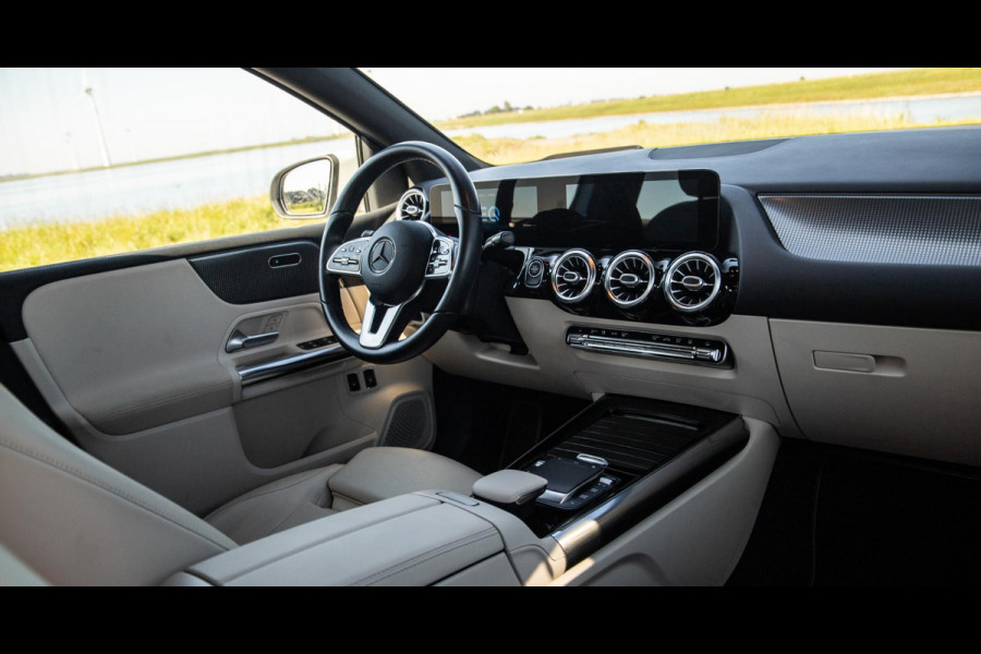 Mercedes-Benz B-Klasse 250 e Business Solution Luxury Limited CARPLAY / AMBILIGHT / STOELVERWARMING / CAMERA / DEALER ONDERHOUDEN