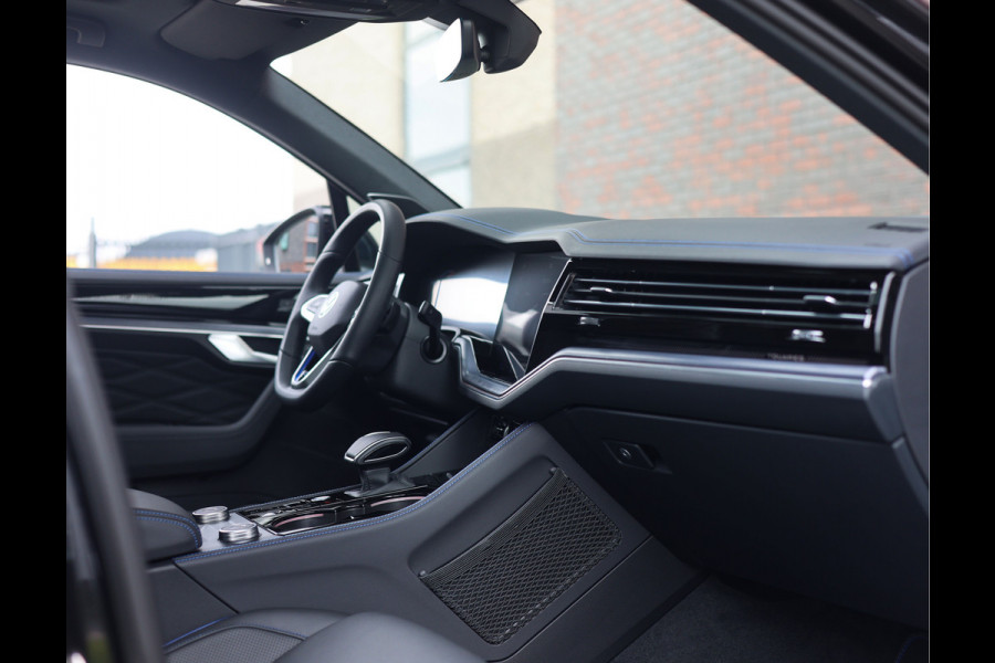 Volkswagen Touareg 3.0 TSi eHybrid 4MOTION R | Pano - DYNAUDIO
