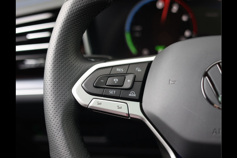 Volkswagen Touareg 3.0 TSi eHybrid 4MOTION R | Pano - DYNAUDIO