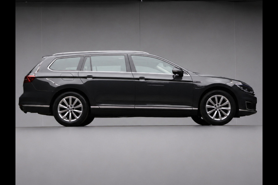 Volkswagen Passat Variant 1.4 TSI GTE Highline Sport (SCHUIFDAK,APPLE CARPLAY,LED,CAMERA,STOELVERWARMING,CLIMATE,CRUISE,LM VELGEN