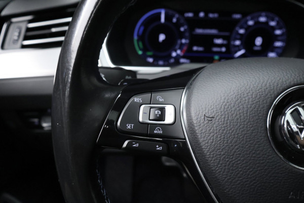 Volkswagen Passat Variant 1.4 TSI GTE Highline Sport (SCHUIFDAK,APPLE CARPLAY,LED,CAMERA,STOELVERWARMING,CLIMATE,CRUISE,LM VELGEN