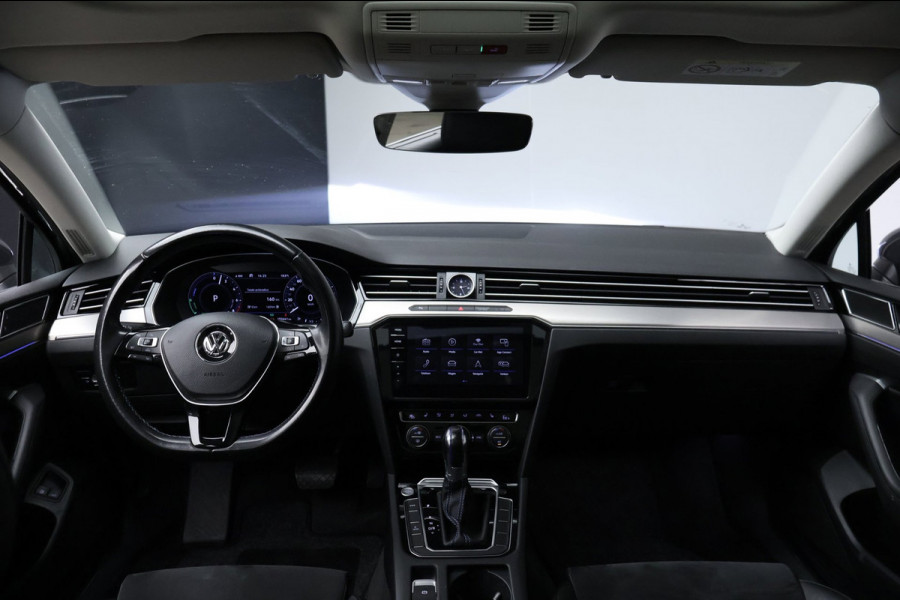 Volkswagen Passat Variant 1.4 TSI GTE Highline Sport (SCHUIFDAK,APPLE CARPLAY,LED,CAMERA,STOELVERWARMING,CLIMATE,CRUISE,LM VELGEN