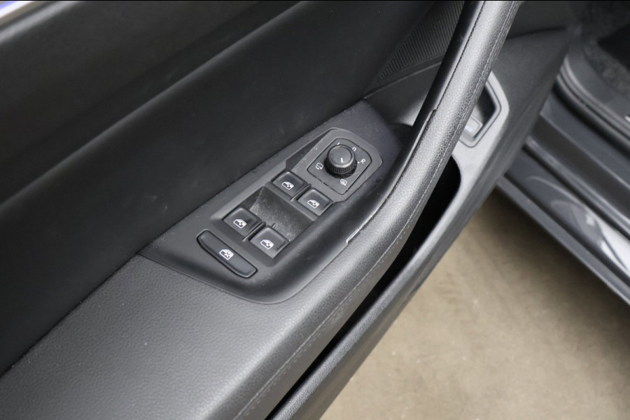 Volkswagen Passat Variant 1.4 TSI GTE Highline Sport (SCHUIFDAK,APPLE CARPLAY,LED,CAMERA,STOELVERWARMING,CLIMATE,CRUISE,LM VELGEN