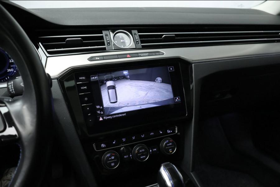 Volkswagen Passat Variant 1.4 TSI GTE Highline Sport (SCHUIFDAK,APPLE CARPLAY,LED,CAMERA,STOELVERWARMING,CLIMATE,CRUISE,LM VELGEN