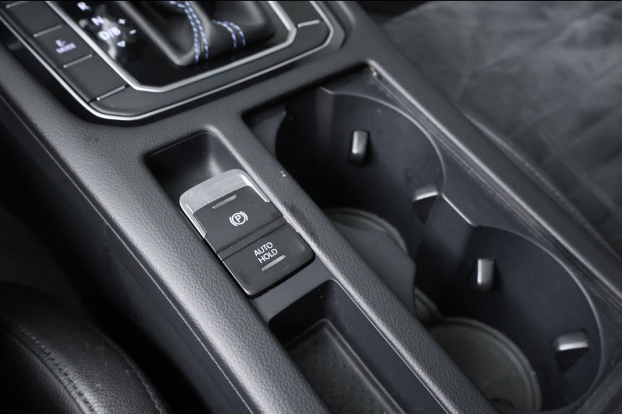 Volkswagen Passat Variant 1.4 TSI GTE Highline Sport (SCHUIFDAK,APPLE CARPLAY,LED,CAMERA,STOELVERWARMING,CLIMATE,CRUISE,LM VELGEN