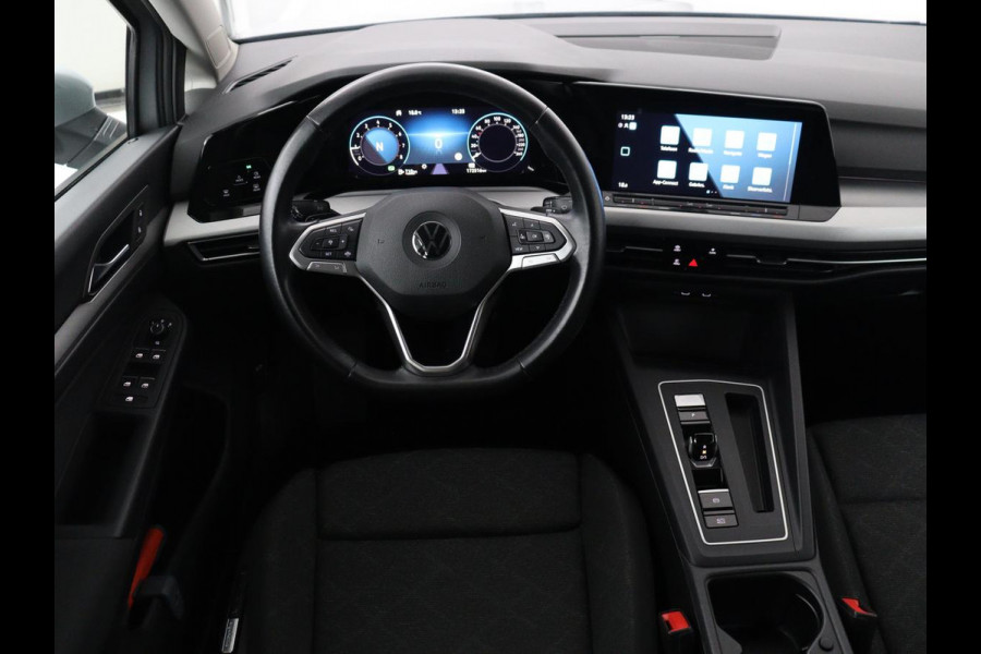 Volkswagen Golf Variant 1.0 eTSI Life | Automaat | Carplay | Memory seats | Adaptive Cruise | Parkeersensoren | Navigatie | DAB | LM | LED | Climate control