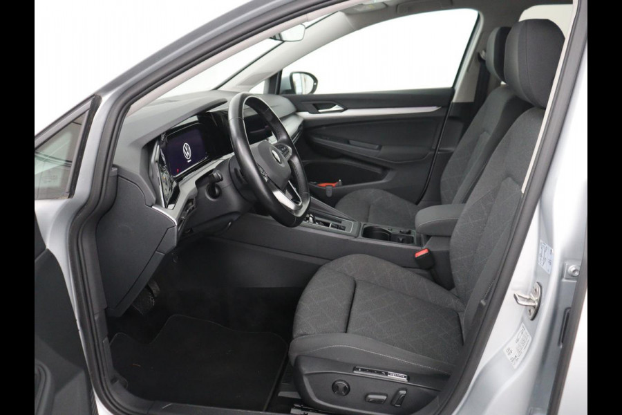 Volkswagen Golf Variant 1.0 eTSI Life | Automaat | Carplay | Memory seats | Adaptive Cruise | Parkeersensoren | Navigatie | DAB | LM | LED | Climate control