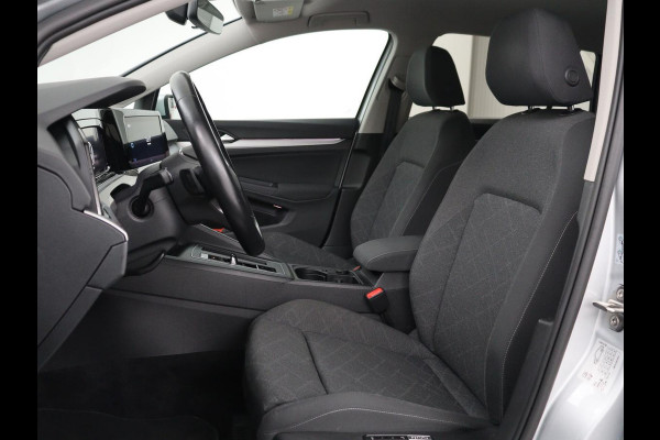 Volkswagen Golf Variant 1.0 eTSI Life | Automaat | Carplay | Memory seats | Adaptive Cruise | Parkeersensoren | Navigatie | DAB | LM | LED | Climate control