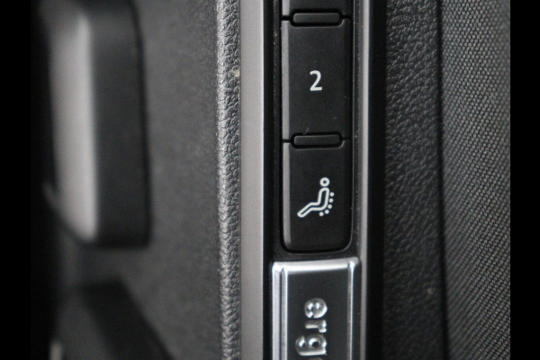 Volkswagen Golf Variant 1.0 eTSI Life | Automaat | Carplay | Memory seats | Adaptive Cruise | Parkeersensoren | Navigatie | DAB | LM | LED | Climate control