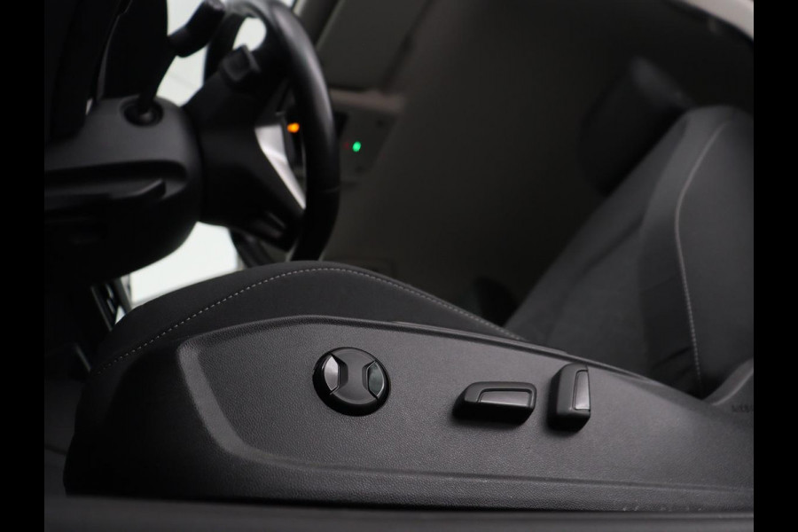 Volkswagen Golf Variant 1.0 eTSI Life | Automaat | Carplay | Memory seats | Adaptive Cruise | Parkeersensoren | Navigatie | DAB | LM | LED | Climate control
