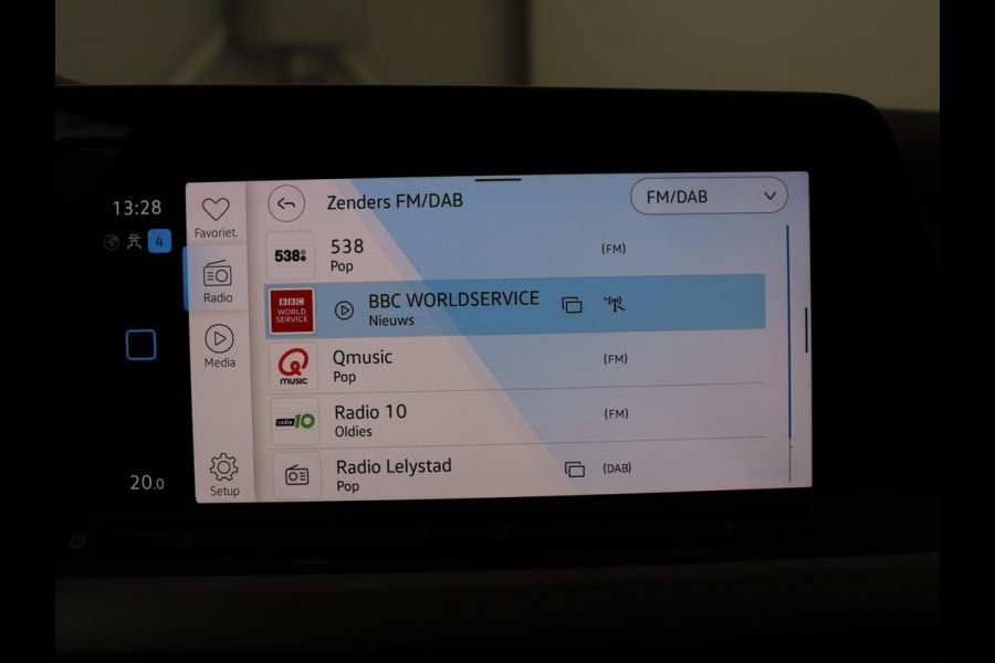 Volkswagen Golf Variant 1.0 eTSI Life | Automaat | Carplay | Memory seats | Adaptive Cruise | Parkeersensoren | Navigatie | DAB | LM | LED | Climate control