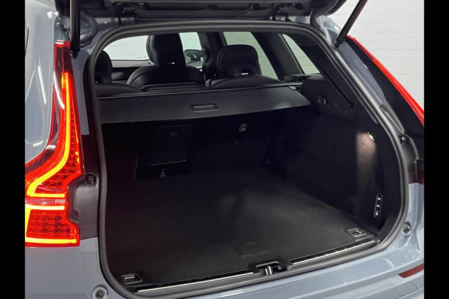 Volvo XC60 2.0 T8 Plug-in hybrid AWD Ultimate Dark *SOH 97%* Luchtvering | Trekhaak | Open dak | Bowers & Wilkins | Adapt. cruise | Stoel-/stuurverwarming | 360 camera | Head up