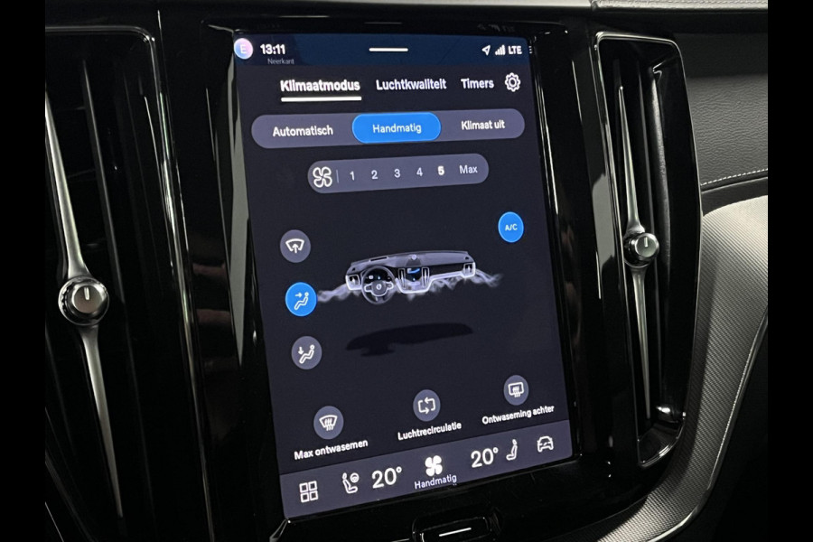 Volvo XC60 2.0 T8 Plug-in hybrid AWD Ultimate Dark *SOH 97%* Luchtvering | Trekhaak | Open dak | Bowers & Wilkins | Adapt. cruise | Stoel-/stuurverwarming | 360 camera | Head up
