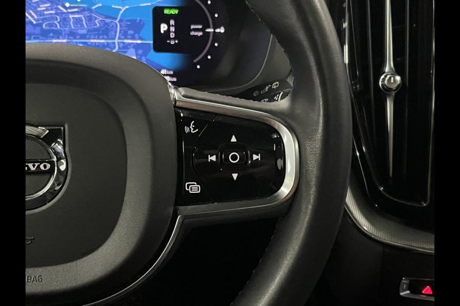 Volvo XC60 2.0 T8 Plug-in hybrid AWD Ultimate Dark *SOH 97%* Luchtvering | Trekhaak | Open dak | Bowers & Wilkins | Adapt. cruise | Stoel-/stuurverwarming | 360 camera | Head up