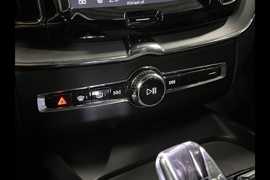 Volvo XC60 2.0 T8 Plug-in hybrid AWD Ultimate Dark *SOH 97%* Luchtvering | Trekhaak | Open dak | Bowers & Wilkins | Adapt. cruise | Stoel-/stuurverwarming | 360 camera | Head up