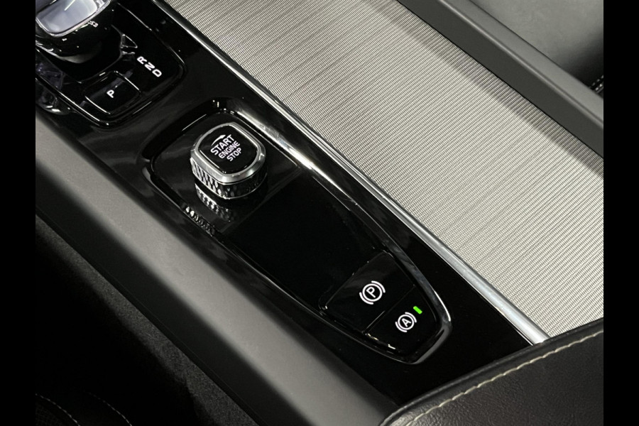 Volvo XC60 2.0 T8 Plug-in hybrid AWD Ultimate Dark *SOH 97%* Luchtvering | Trekhaak | Open dak | Bowers & Wilkins | Adapt. cruise | Stoel-/stuurverwarming | 360 camera | Head up