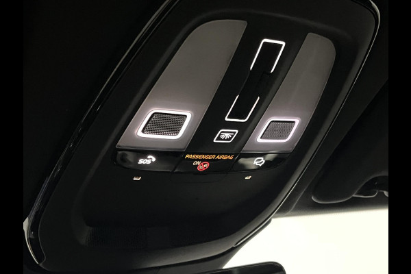 Volvo XC60 2.0 T8 Plug-in hybrid AWD Ultimate Dark *SOH 97%* Luchtvering | Trekhaak | Open dak | Bowers & Wilkins | Adapt. cruise | Stoel-/stuurverwarming | 360 camera | Head up