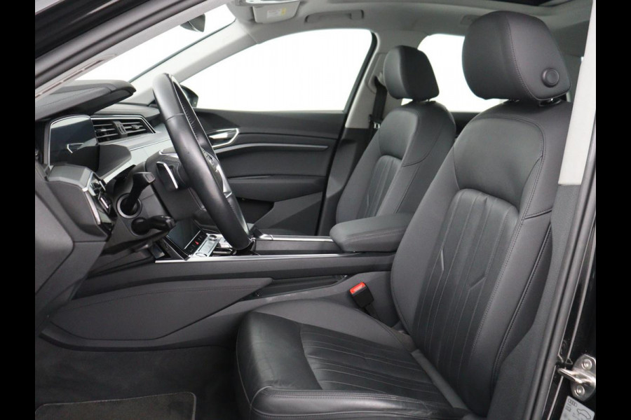 Audi e-tron e-tron 50 quattro Launch edition plus 71 kWh | SOH 90.6 | Panoramadak | Luchtvering | Adaptive cruise | Leder | Carplay | Memory | Stoelverwarming | Navi. Full map | PDC