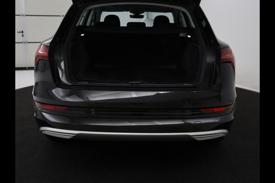 Audi e-tron e-tron 50 quattro Launch edition plus 71 kWh | SOH 90.6 | Panoramadak | Luchtvering | Adaptive cruise | Leder | Carplay | Memory | Stoelverwarming | Navi. Full map | PDC