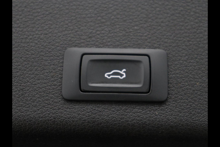 Audi e-tron e-tron 50 quattro Launch edition plus 71 kWh | SOH 90.6 | Panoramadak | Luchtvering | Adaptive cruise | Leder | Carplay | Memory | Stoelverwarming | Navi. Full map | PDC