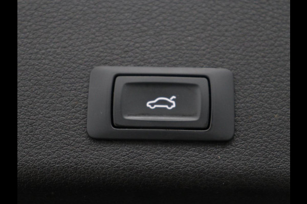 Audi e-tron e-tron 50 quattro Launch edition plus 71 kWh | SOH 90.6 | Panoramadak | Luchtvering | Adaptive cruise | Leder | Carplay | Memory | Stoelverwarming | Navi. Full map | PDC